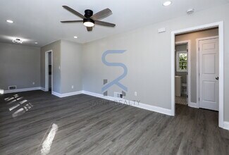 1052 Holly Cir in Forest Park, GA - Building Photo - Building Photo