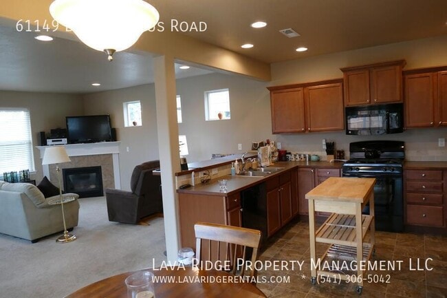 61149 Brosterhous Road in Bend, OR - Foto de edificio - Building Photo