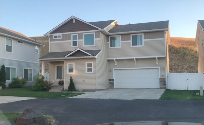 property at 1435 SW Junegrass Ln