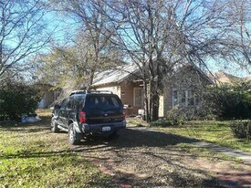 457 W Main St in Ranger, TX - Building Photo