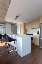 Alexander Appartements in Montréal, QC - Building Photo - Building Photo