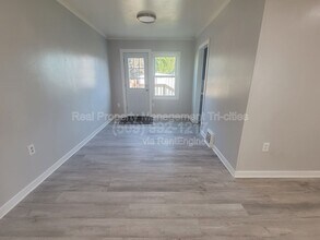 400-402 Barth Ave in Richland, WA - Building Photo - Building Photo