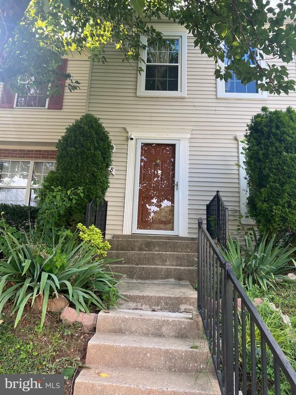 property at 428 Carousel Ct