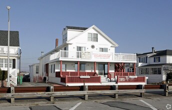 487 Ocean Blvd in Hampton, NH - Foto de edificio - Building Photo