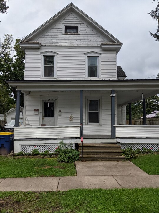 11 Downer St in Baldwinsville, NY - Building Photo