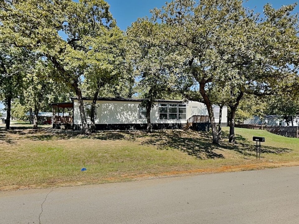 1601 Quail Run in Azle, TX - Building Photo