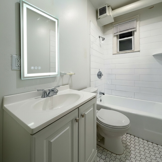 256 Davenport Ave, Unit 2nd Floor