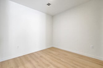 1822 N K St, Unit A in Lake Worth Beach, FL - Building Photo - Building Photo