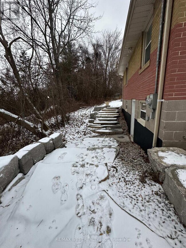 6398 Kingston Rd in Toronto, ON - Building Photo - Building Photo