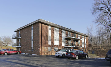 Briargate Apartments in Peoria, IL - Building Photo - Building Photo