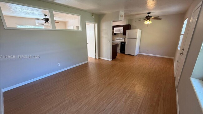 1310 NE 14th Ave in Fort Lauderdale, FL - Foto de edificio - Building Photo