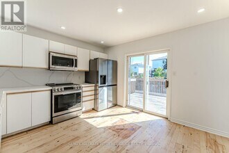 9 Kestrel Ct in Barrie, ON - Building Photo - Building Photo