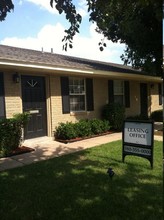 Paragon Apartments in Lawton, OK - Foto de edificio - Building Photo