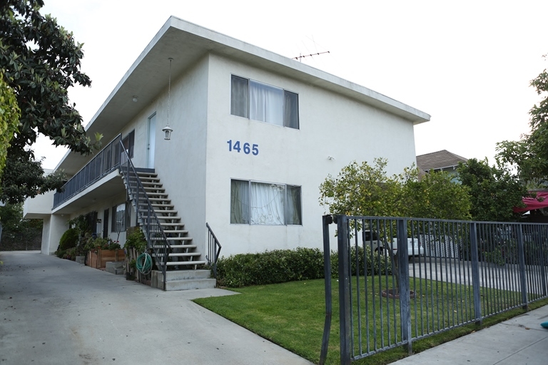 1465 W 25th St in Los Angeles, CA - Building Photo