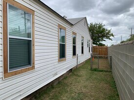 1202 Clinton St in Abilene, TX - Building Photo