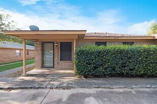 619 Race St in Crowley, TX - Building Photo