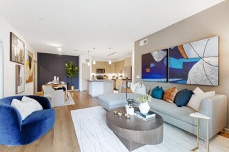 15951 Woodland Hills Dr in Humble, TX - Foto de edificio - Building Photo