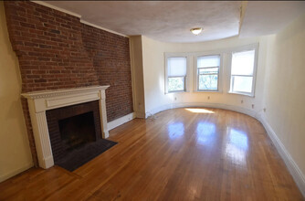 1410 Beacon St, Unit 3 in Brookline, MA - Building Photo - Building Photo