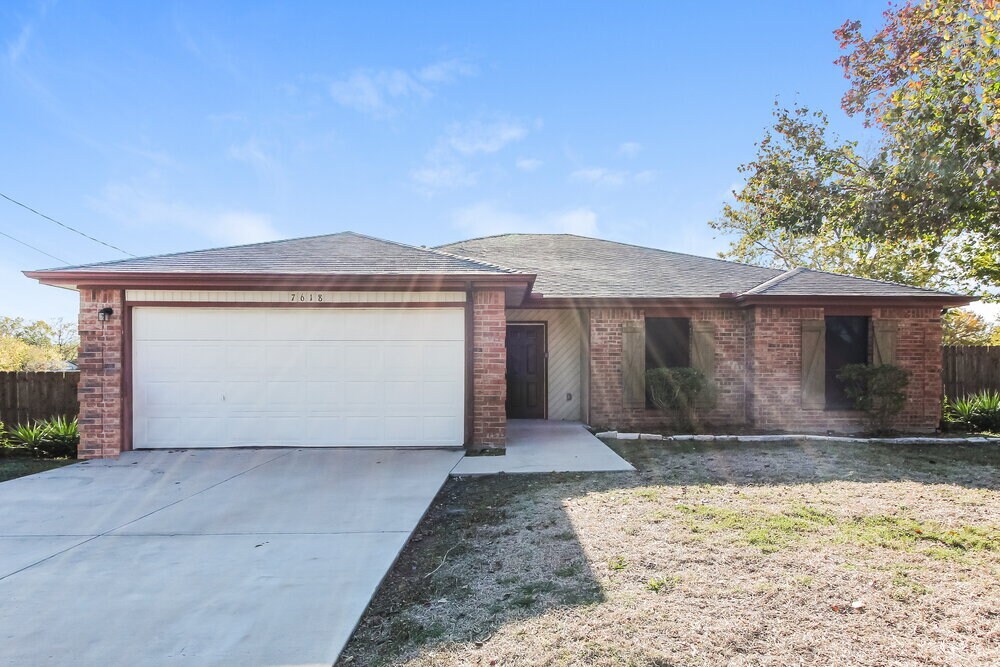 7618 Creek Wood Dr in Rowlett, TX - Building Photo