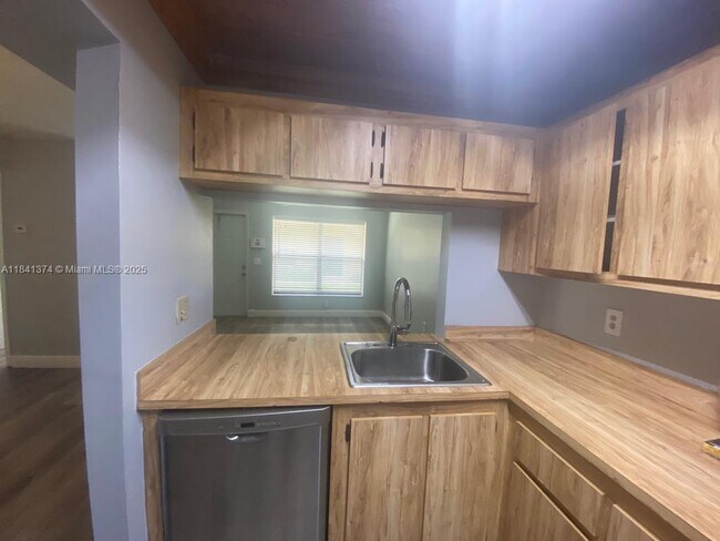 10055 NW 4th St in Pembroke Pines, FL - Building Photo - Building Photo
