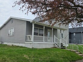 628 Dowling St in Kendallville, IN - Building Photo