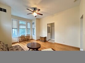 1829 W Melrose St, Unit A01W in Chicago, IL - Building Photo