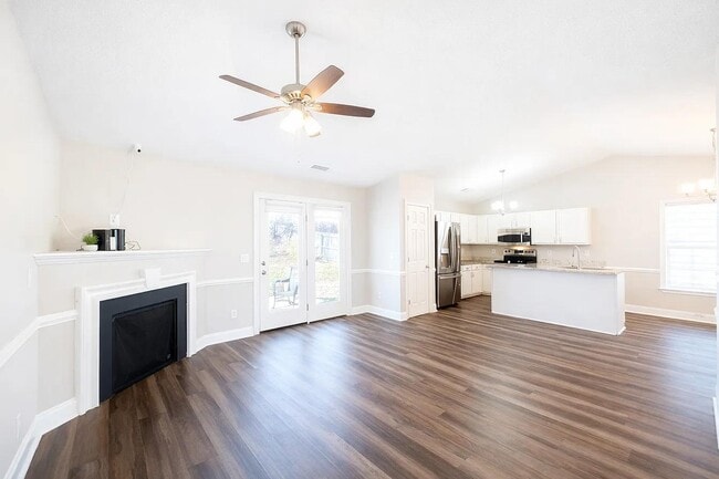 207 Manitou Way in Fountain Inn, SC - Building Photo - Building Photo