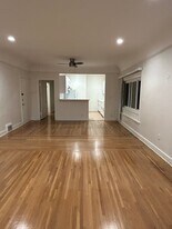 642 1/2 N Genesee Ave in Los Angeles, CA - Building Photo