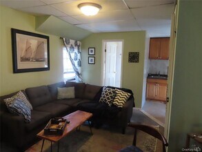 33 Deer Park Ave in Babylon, NY - Building Photo - Building Photo