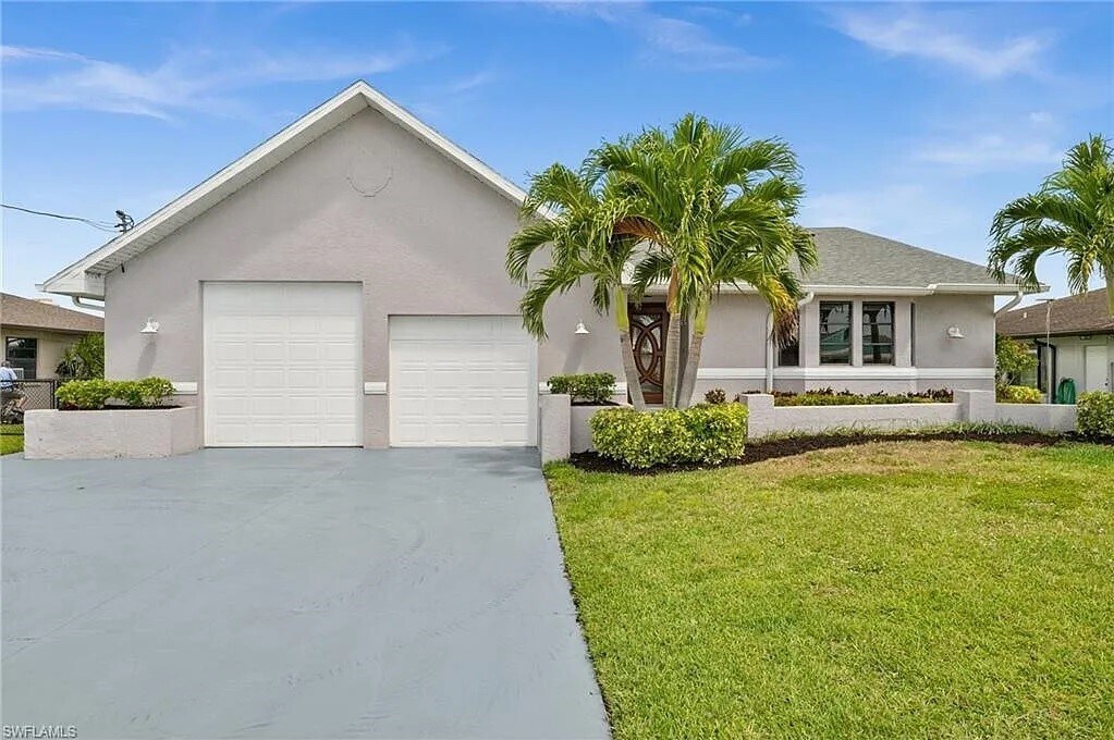 7195 Reymoor Dr, Unit Reymoor Place in North Fort Myers, FL - Building Photo