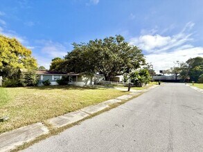 5707 Quist Dr in Port Richey, FL - Building Photo - Building Photo