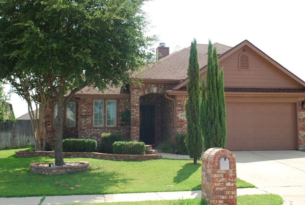 10332 Bear Creek Trail in Fort Worth, TX - Building Photo