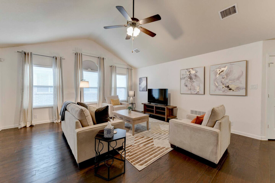 1918 Laminar Creek Road in Cedar Park, TX - Building Photo