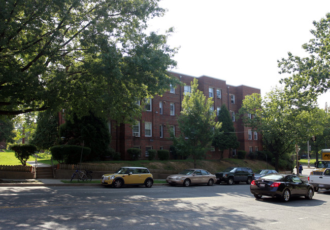 5915-5919 14th St NW in Washington, DC - Foto de edificio - Building Photo