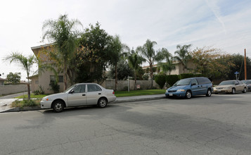 580 W E St in Colton, CA - Foto de edificio - Building Photo