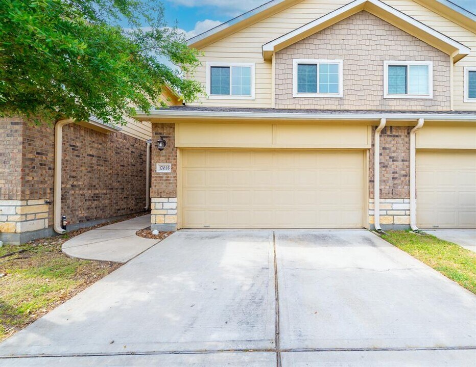 17035 Wilthorne Gardens Ct in Houston, TX - Building Photo
