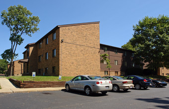 Westchester Apartments in Youngstown, OH - Building Photo - Building Photo