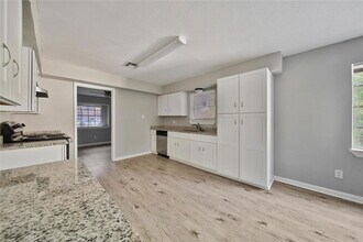 10071 Woodhollow Dr in Conroe, TX - Building Photo - Building Photo