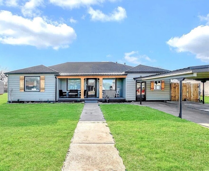 1116 N West St in Cordell, OK - Building Photo