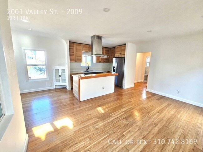 2001 Valley St in Los Angeles, CA - Building Photo - Building Photo