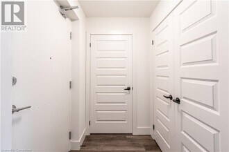 1101 Lackner Pl in Kitchener, ON - Building Photo - Building Photo