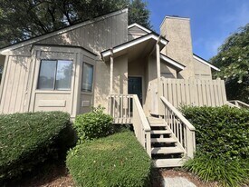 5 Gumtree Rd in Hilton Head Island, SC - Building Photo