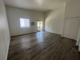 6506 Balboa Blvd in Los Angeles, CA - Building Photo
