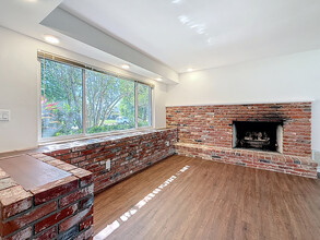 1360 Dorothy Dr in Clearwater, FL - Building Photo - Building Photo