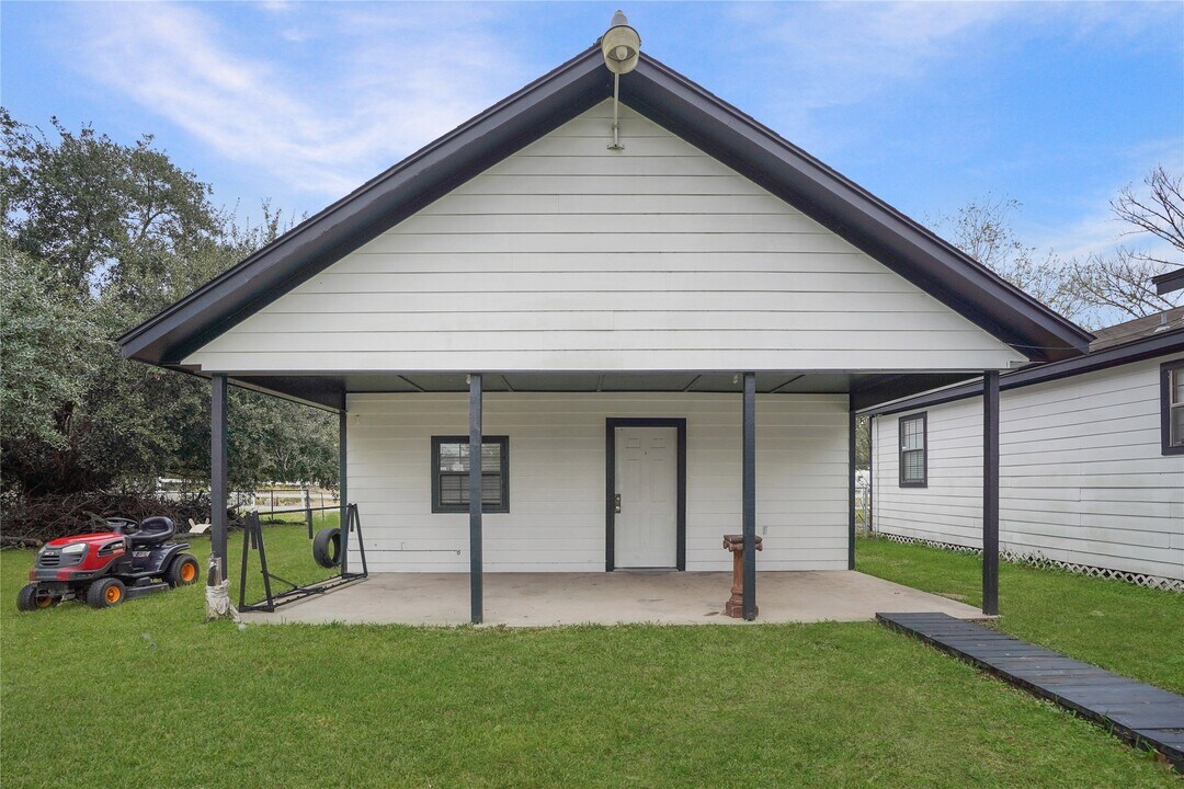 22855 E Martin Dr in Porter, TX - Building Photo