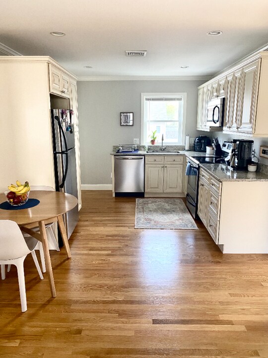 245 Lowell St in Waltham, MA - Building Photo