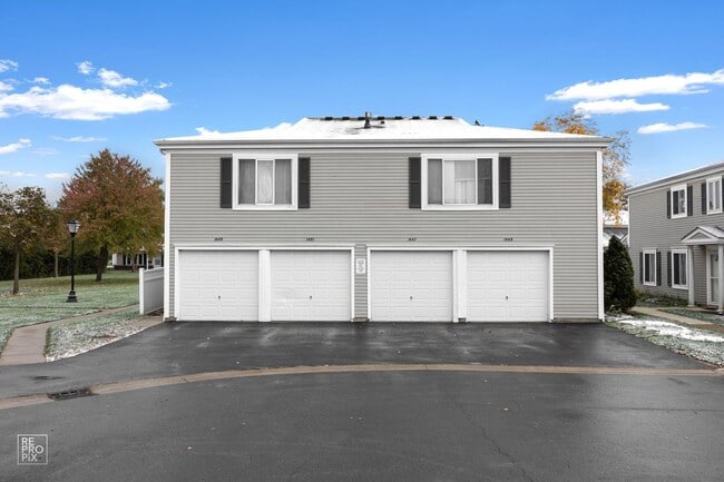 1449 Quaker Ln in Prospect Heights, IL - Building Photo - Building Photo