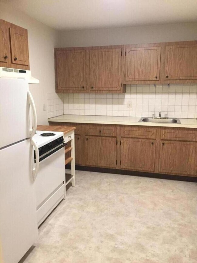 2114 Phillips Rd Rentals in New Bedford, MA