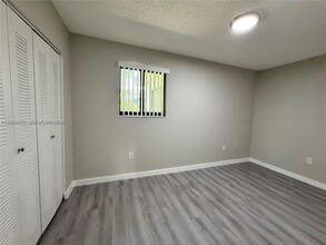 2237 Taylor St in Hollywood, FL - Building Photo - Building Photo