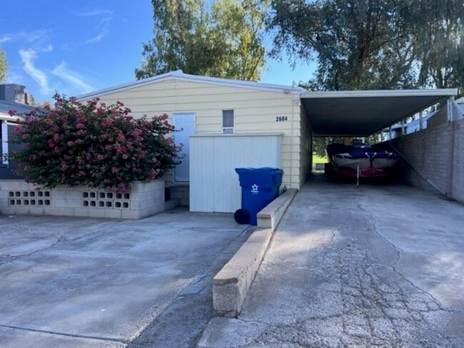 property at 2604 Vía Arroyo